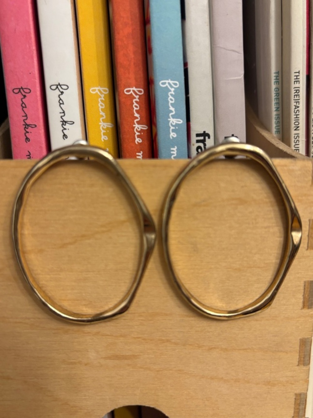 🌟4 for $20 Reitmans Gold Irregular Oval Hoop Earrings